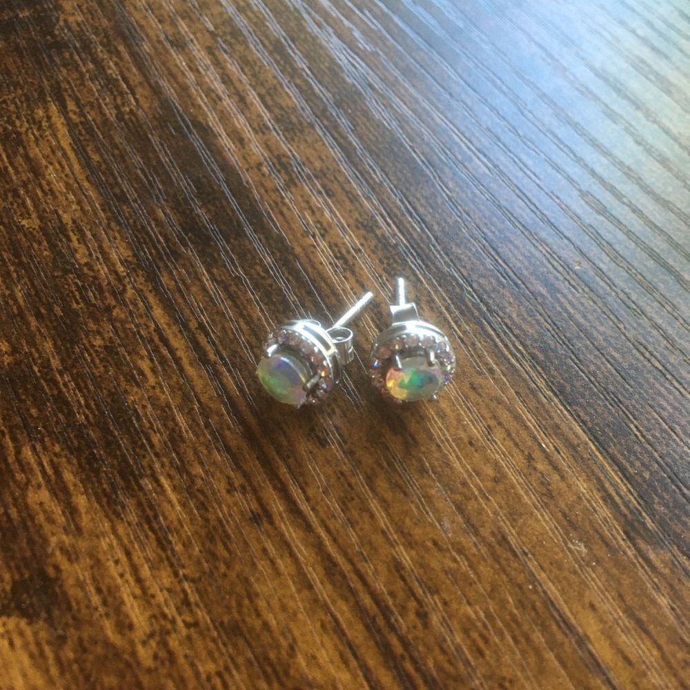 NWOT *Top Quality Stone* Ethiopian Fire Opal Earrings in Sterling 925